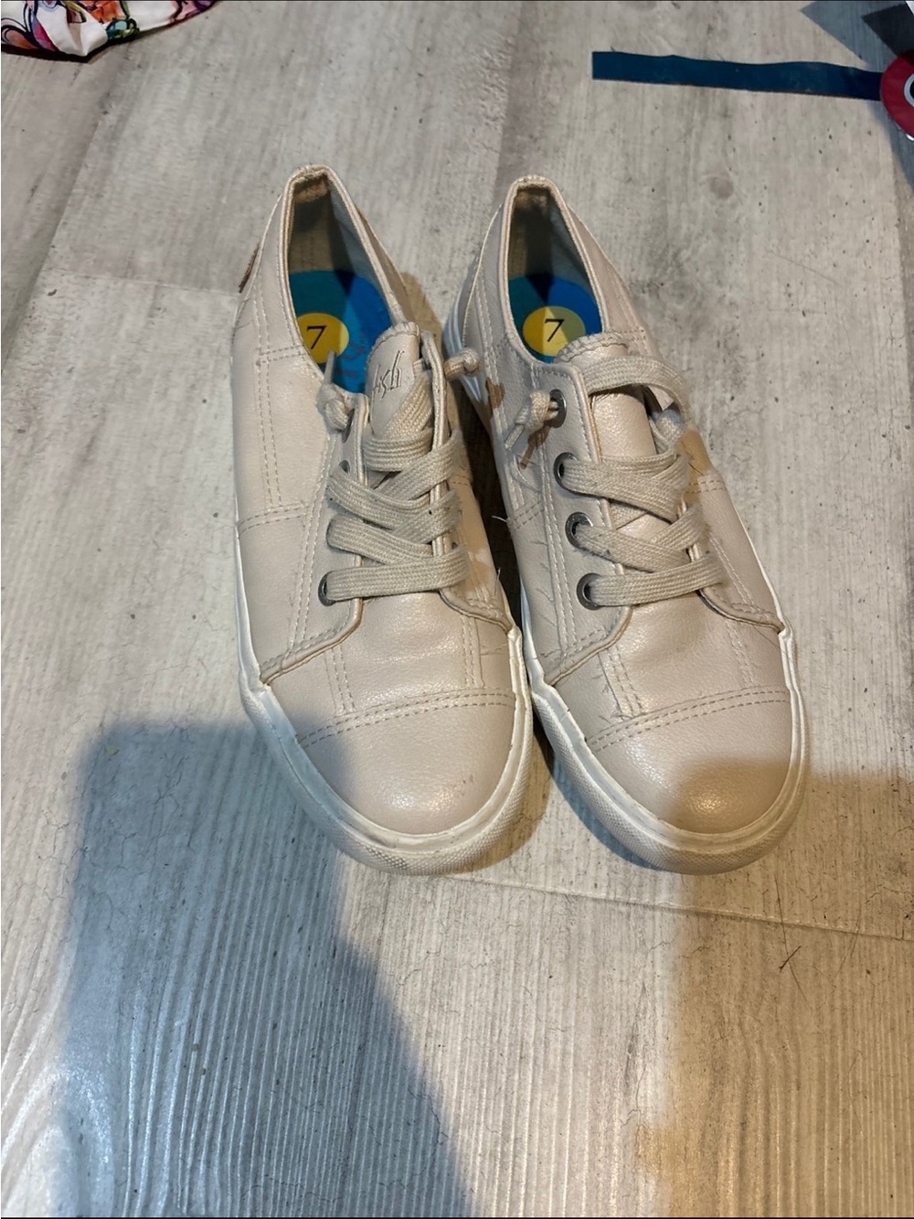 Women's Neutral Cream Low-Top Lace-Up Sneakers